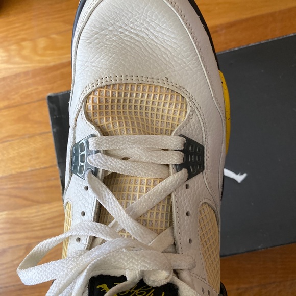 {Sold} Air Jordan 4 Retro, Tour Yellow - Picture 8 of 12